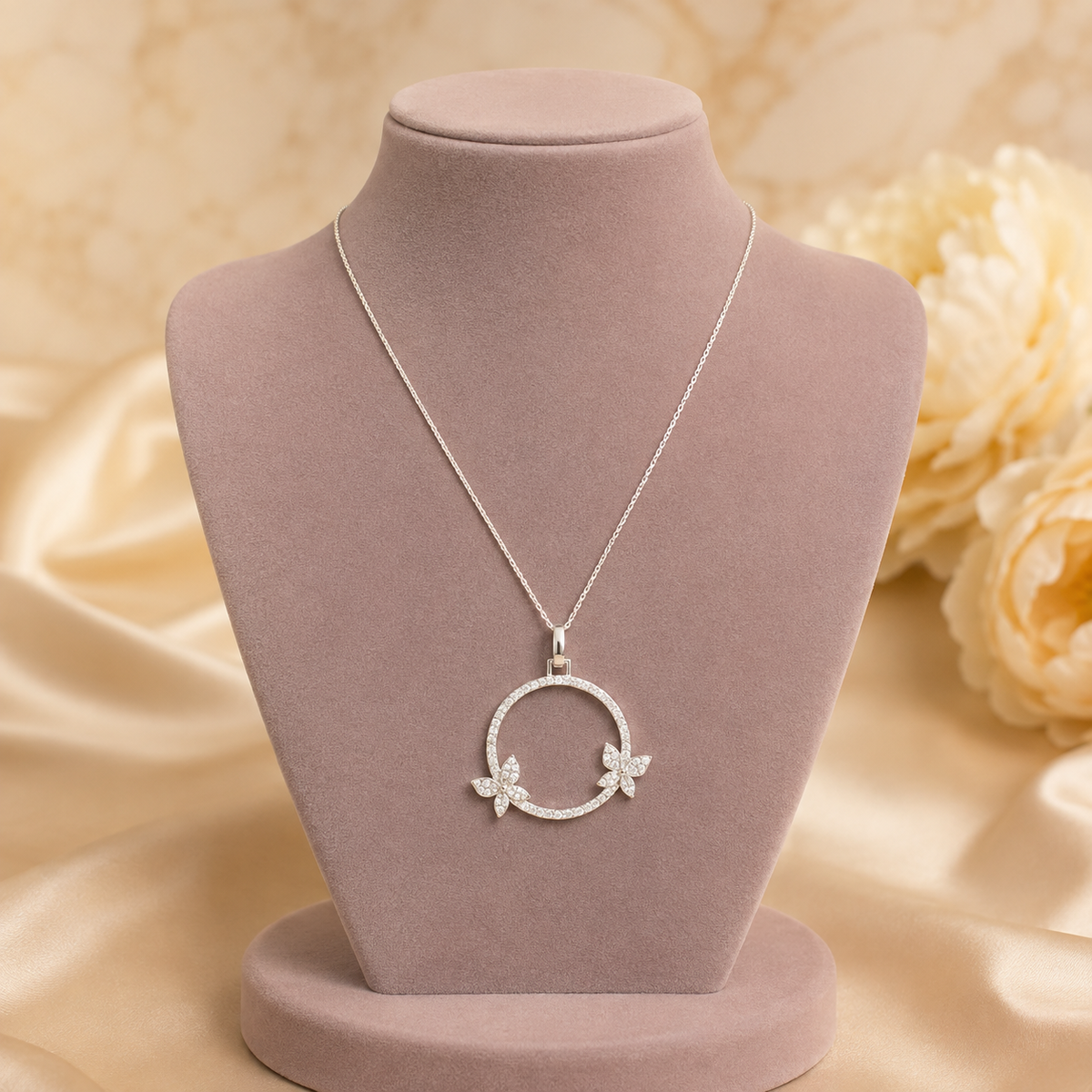 Collar Dije Círculo de Mariposas Plata de Ley 925 con Zircones