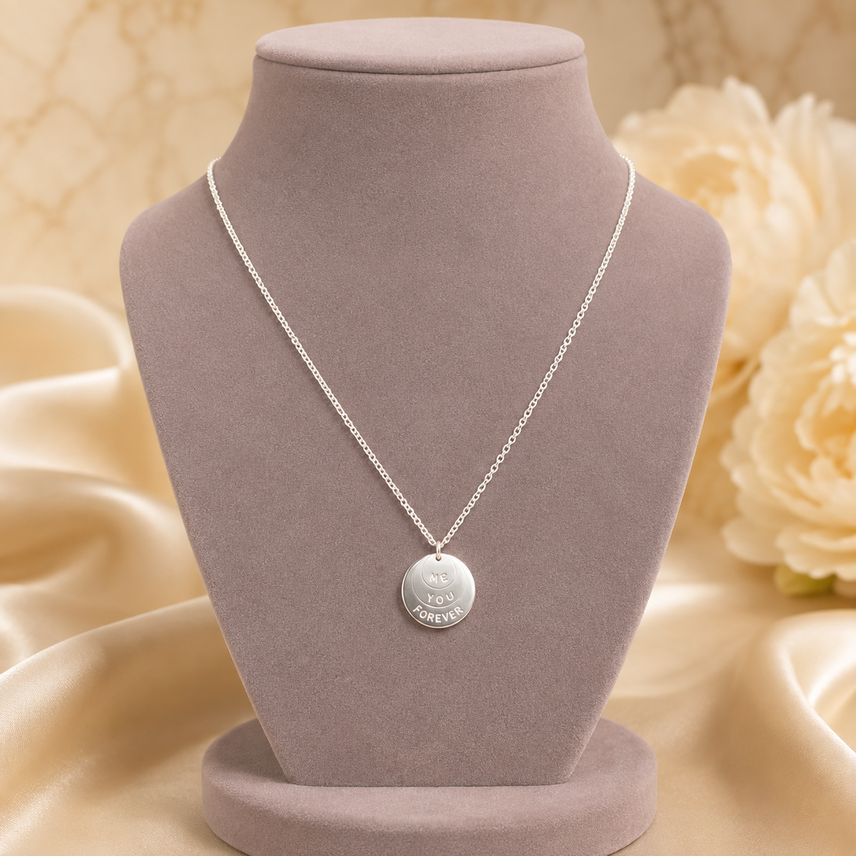 Collar Triple Dije Circular "Me · You · Forever" Plata de Ley 925