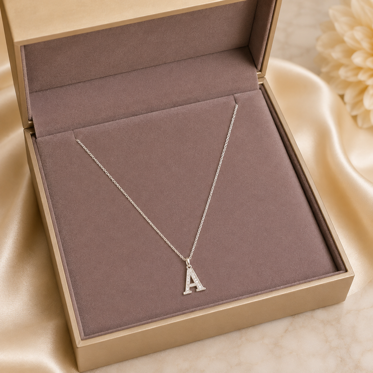 Collar Dije Letra Inicial Plata de Ley 925 con Zircones