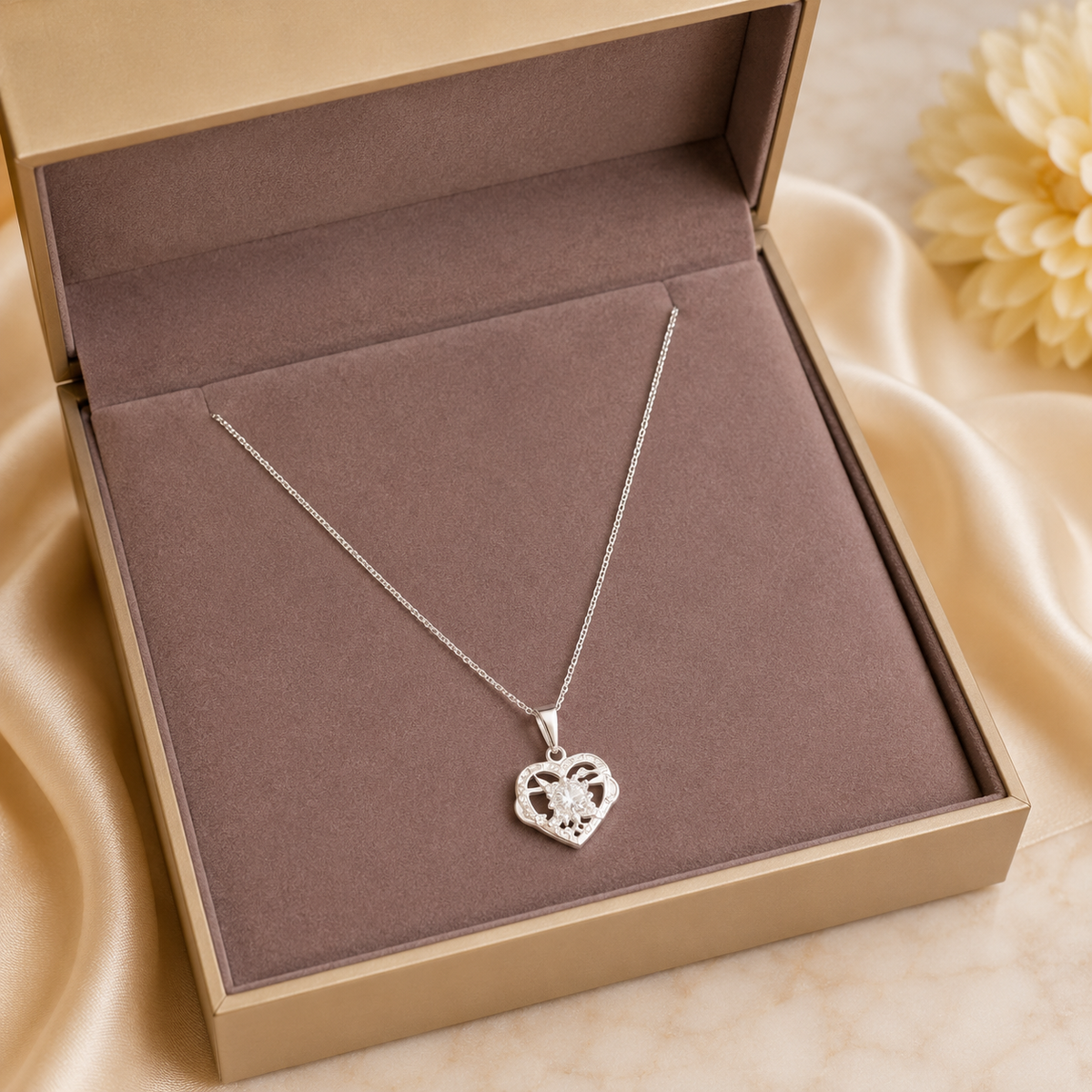 Collar Dije Corazón Girasol "AMOR" Plata de Ley 925 con Zircones