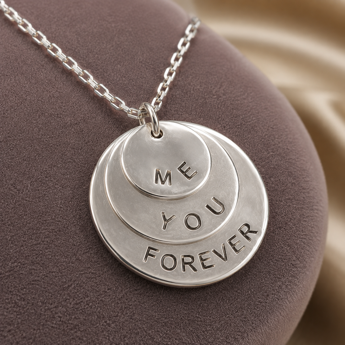 Collar Triple Dije Circular "Me · You · Forever" Plata de Ley 925