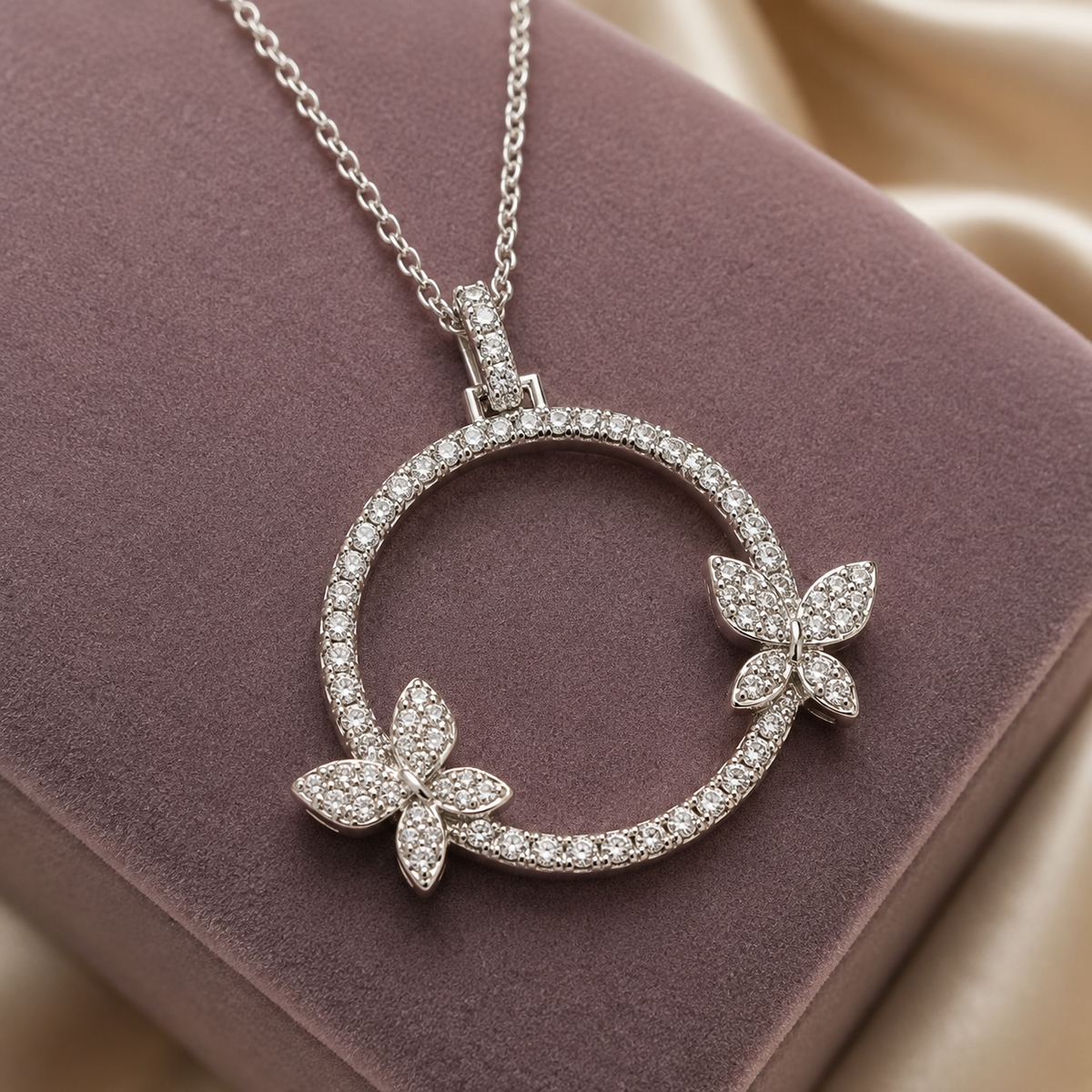 Collar Dije Círculo de Mariposas Plata de Ley 925 con Zircones
